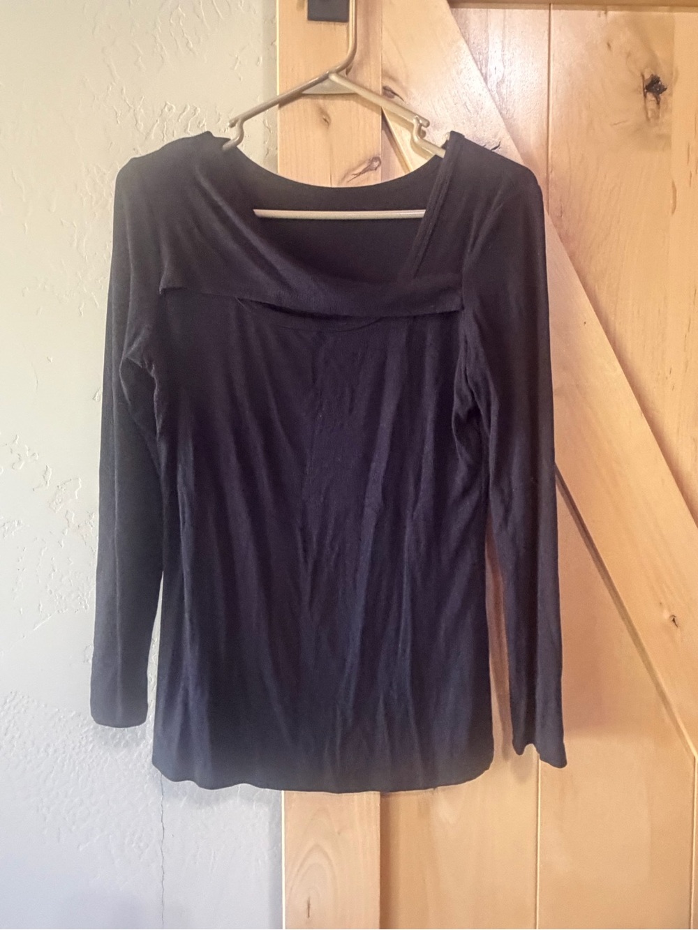 Women's Black Long-Sleeve Scoop-Neck Top